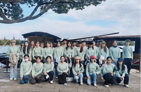 湖心岛砺青春 南湖畔铸初心——伟德国际VICTOR1946开展2025级新生“六个一”毅行活动